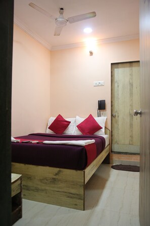 Deluxe Double Room | Free WiFi, bed sheets