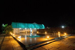 Kolam renang outdoor