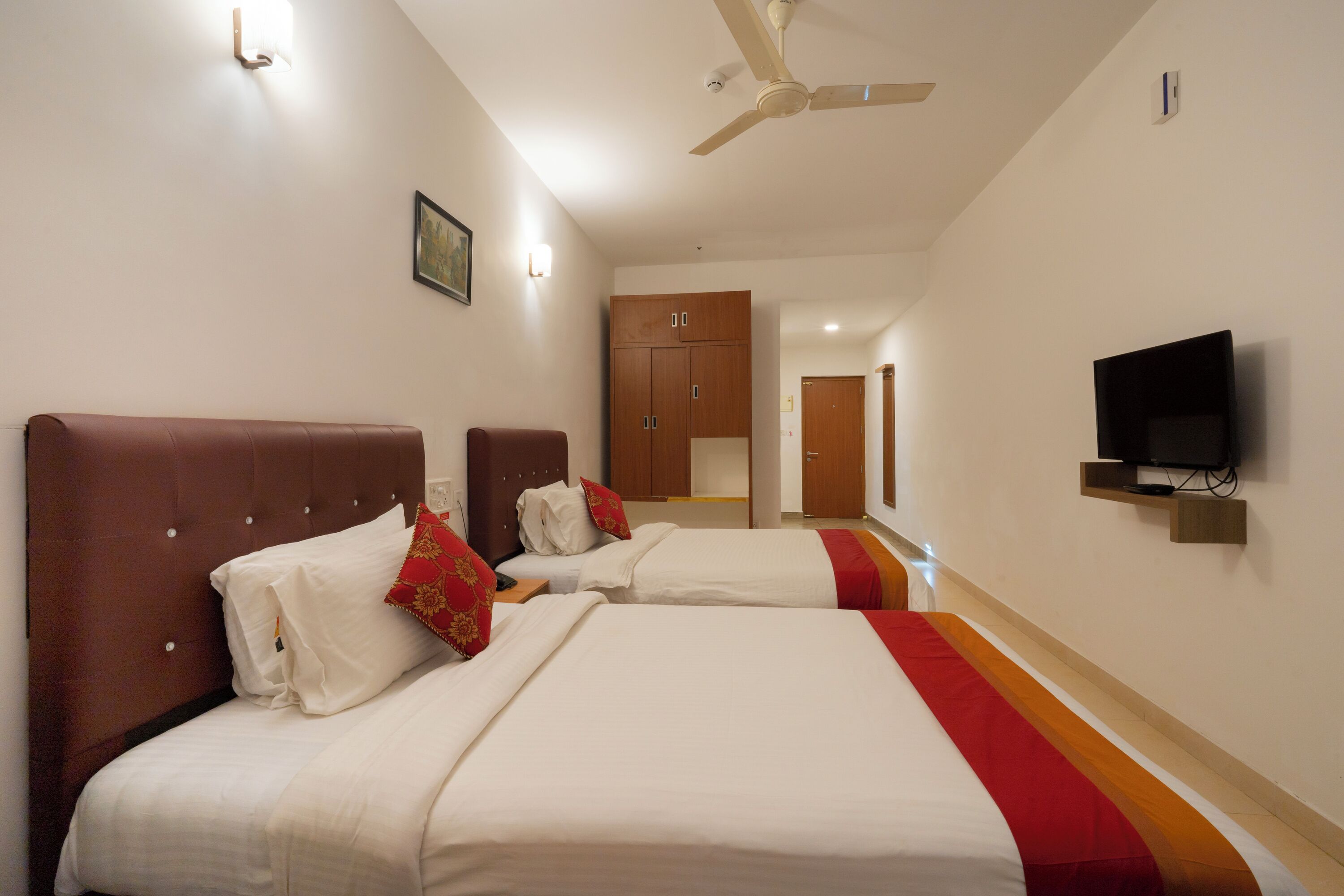 ห้องพรีเมียร์ทวิน | เครื่องนอนระดับพรีเมียม, ห้องเก็บเสียง, เตารีด/โต๊ะรีดผ้า