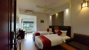 Royal Twin Room | Premium bedding, soundproofing, iron/ironing board, free WiFi