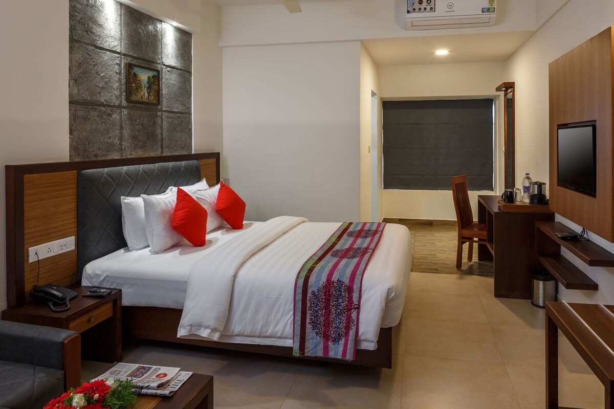 Premium bedding, soundproofing, iron/ironing board (on request)