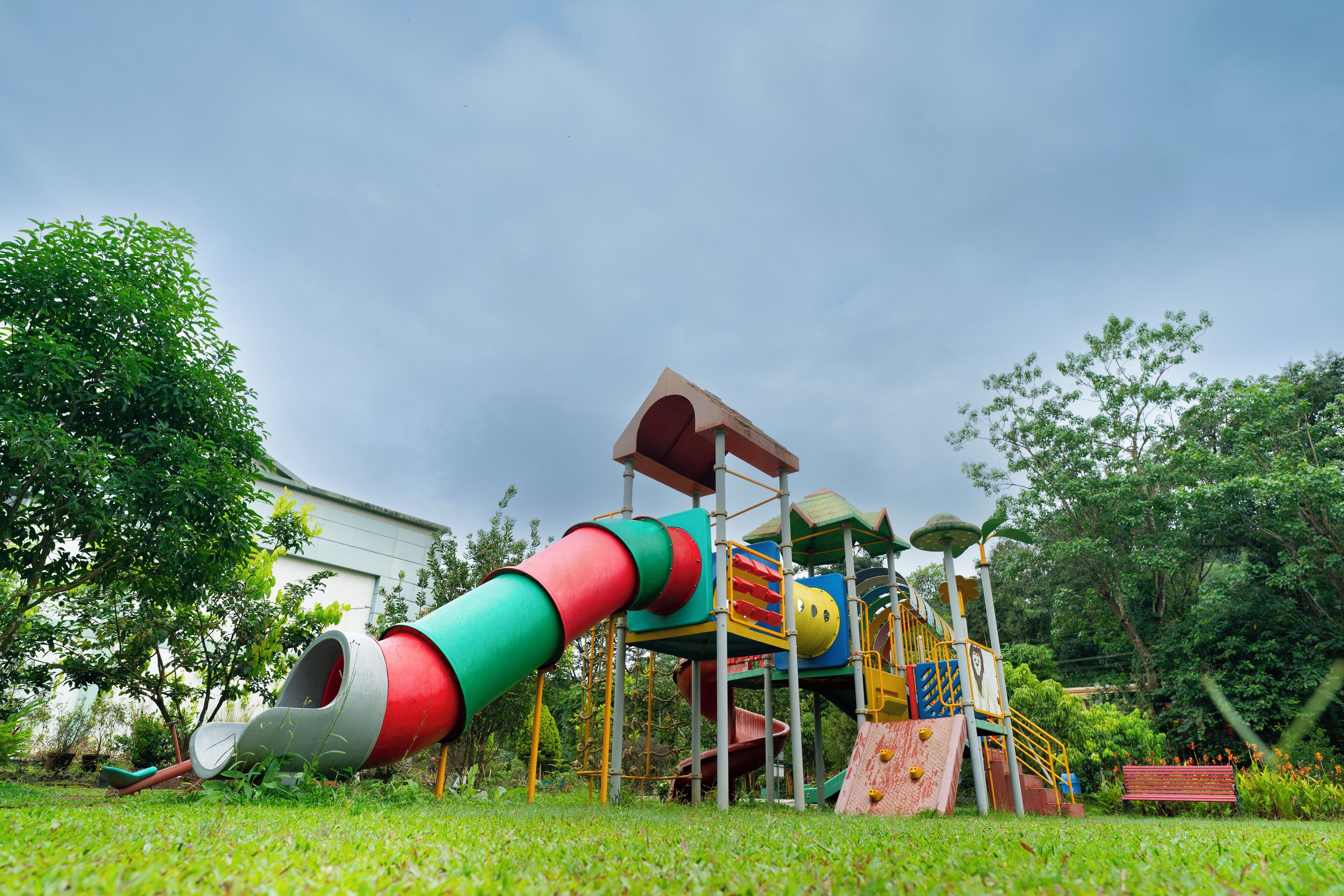 Tempat bermain anak - outdoor