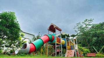 Tempat bermain anak - outdoor