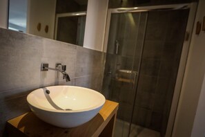 Suite, River View (Sto. António) | Bathroom sink - The Saints Suites (Lisbon)