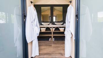 Tente Luxe | Salle de bain | Douche, articles de toilette gratuits, serviettes fournies