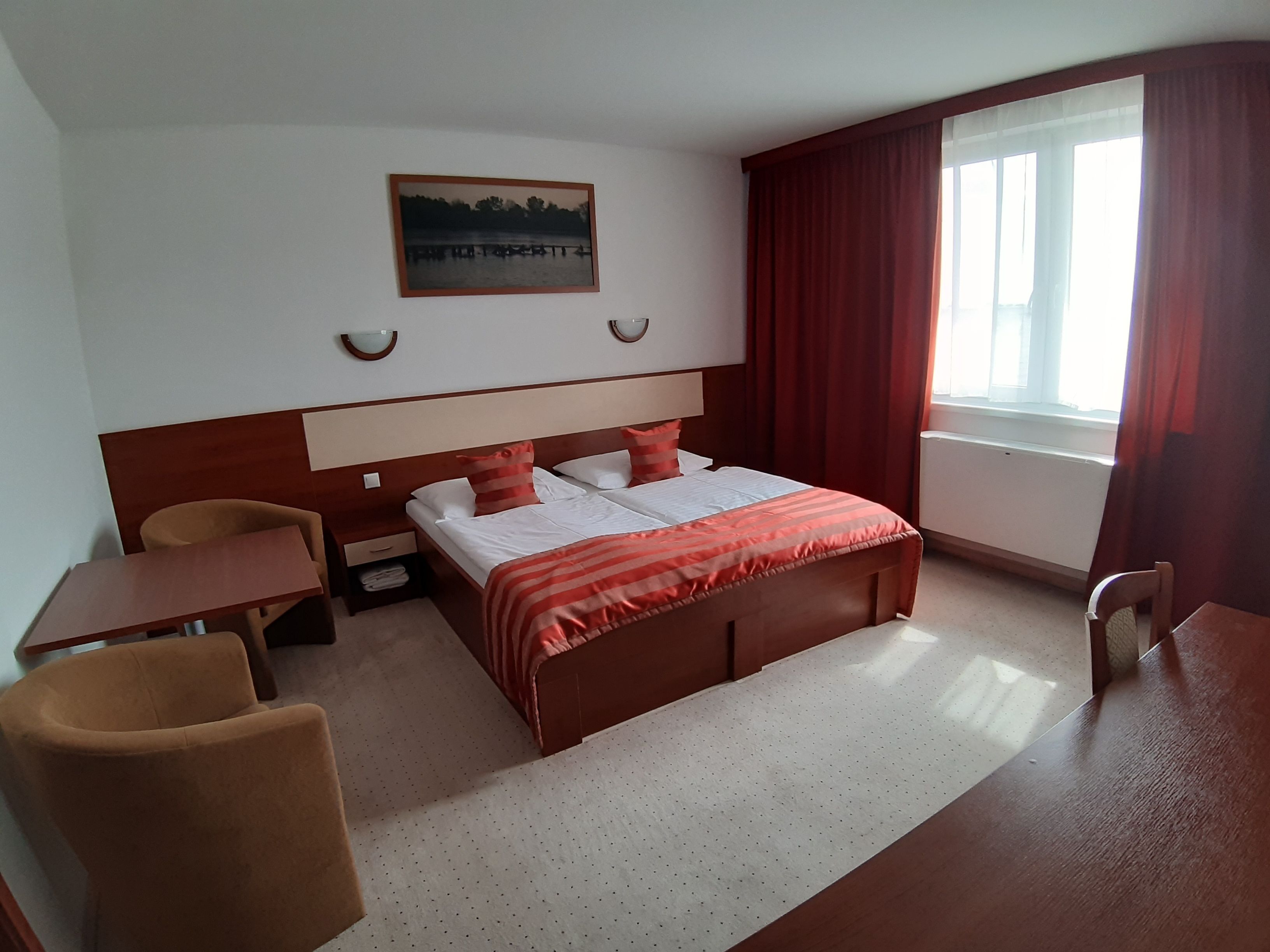 Comfort Double Room | Minibar, in-room safe, desk, laptop workspace