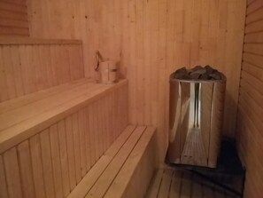 Deep-tissue massages, massages