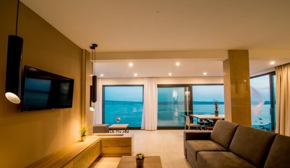 80-cm flat-screen TV with satellite channels, TV - Luxury Apartments  Madomi (Novalja)