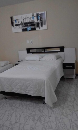 Minibar, cortines opaques, wifi gratuïta i roba de llit 