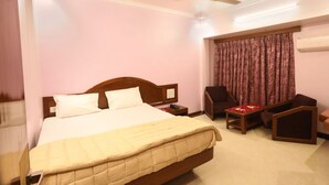 Deluxe Single Room | Premium bedding, pillow-top beds, cots/infant beds, free WiFi - Hotel Sagar (Mumbai)