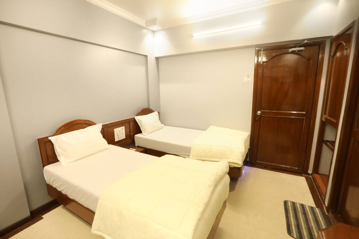 Habitación individual Deluxe | Ropa de cama de alta calidad, camas con pillow-top, cunas y wifi gratis 