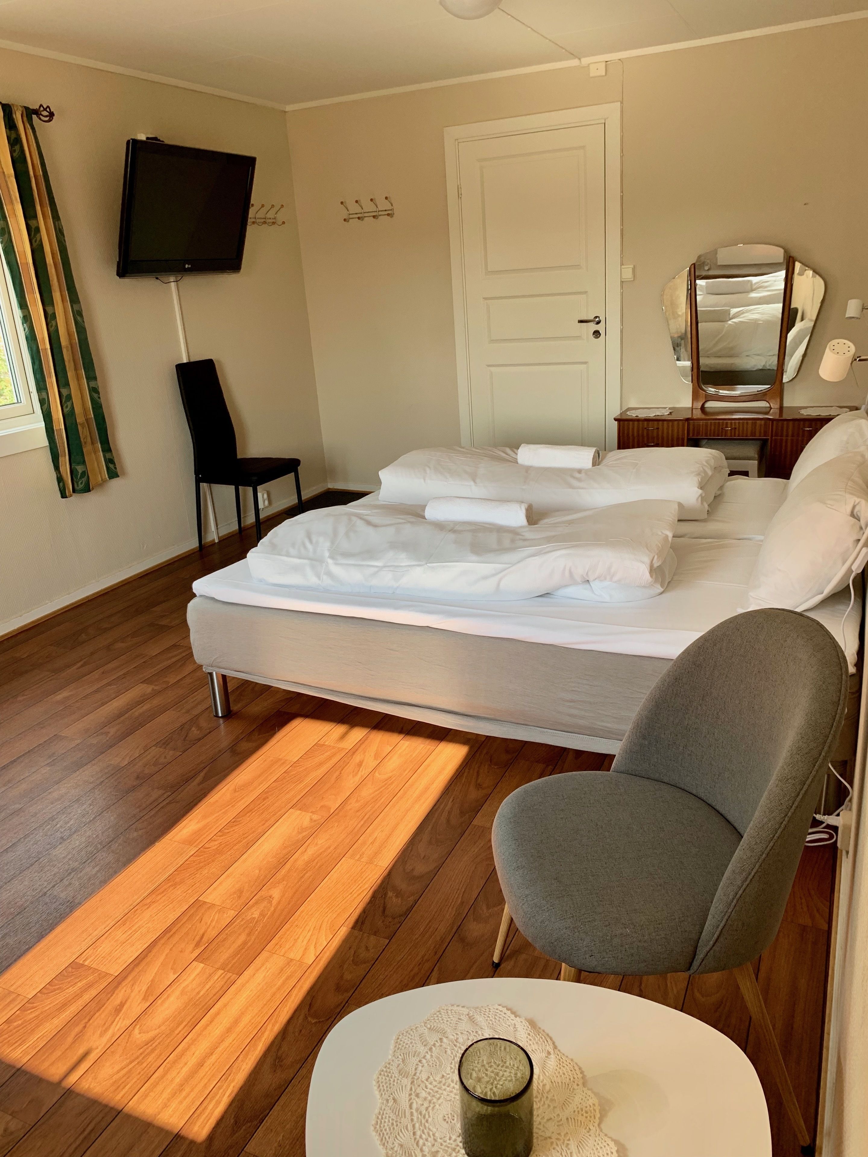 Studio | Individuelt dekorert, individuelt innredet og skrivebord