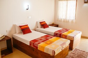 Standard Twin Room | Free WiFi - Hostel First Mirissa (Mirissa)