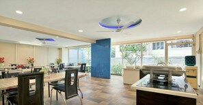 Restaurant - Hotel Sunshine Castle (Hyderabad)