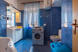 Apartment, 2 Bedrooms | Bathroom | Free toiletries, hair dryer, bidet, towels