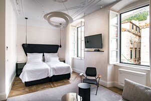 Executive Double or Twin Room | Hypo-allergenic bedding, in-room safe, individually decorated