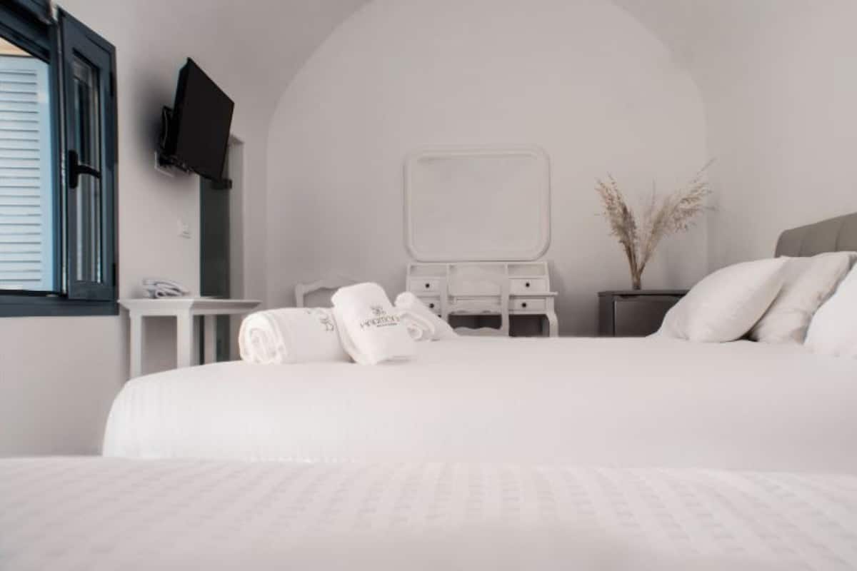 Standard Triple Room | Egyptian cotton sheets, premium bedding, Tempur-Pedic beds, minibar