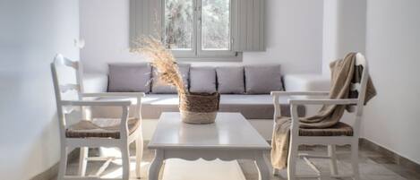 Superior Triple Room, Multiple Bedrooms, Non Smoking | Egyptian cotton sheets, premium bedding, Tempur-Pedic beds, minibar