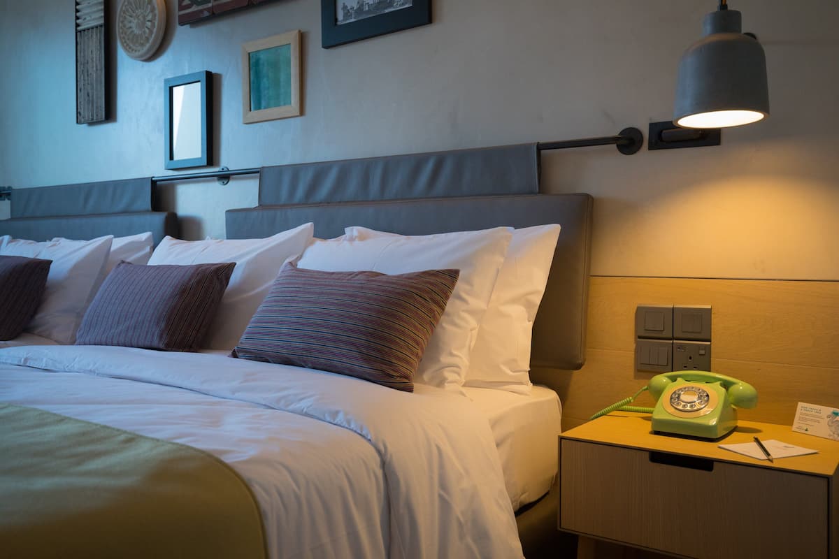 Standard Room, 2 Twin Beds | Minibar, in-room safe, desk, blackout drapes
