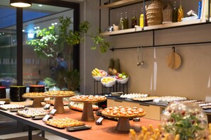 Petit déjeuner complet compris tous les jours