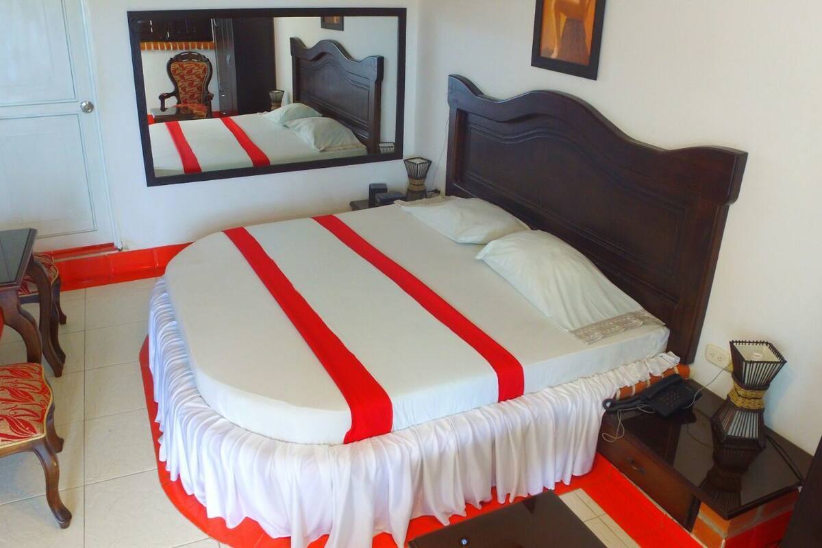 Studio Suite Junior | Trang bị nội thất với thiết kế riêng biệt, bàn