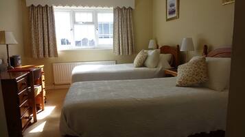 Twin Room | 1 bilik tidur, kalis bunyi, katil lipat simpan/tambahan, cadar katil