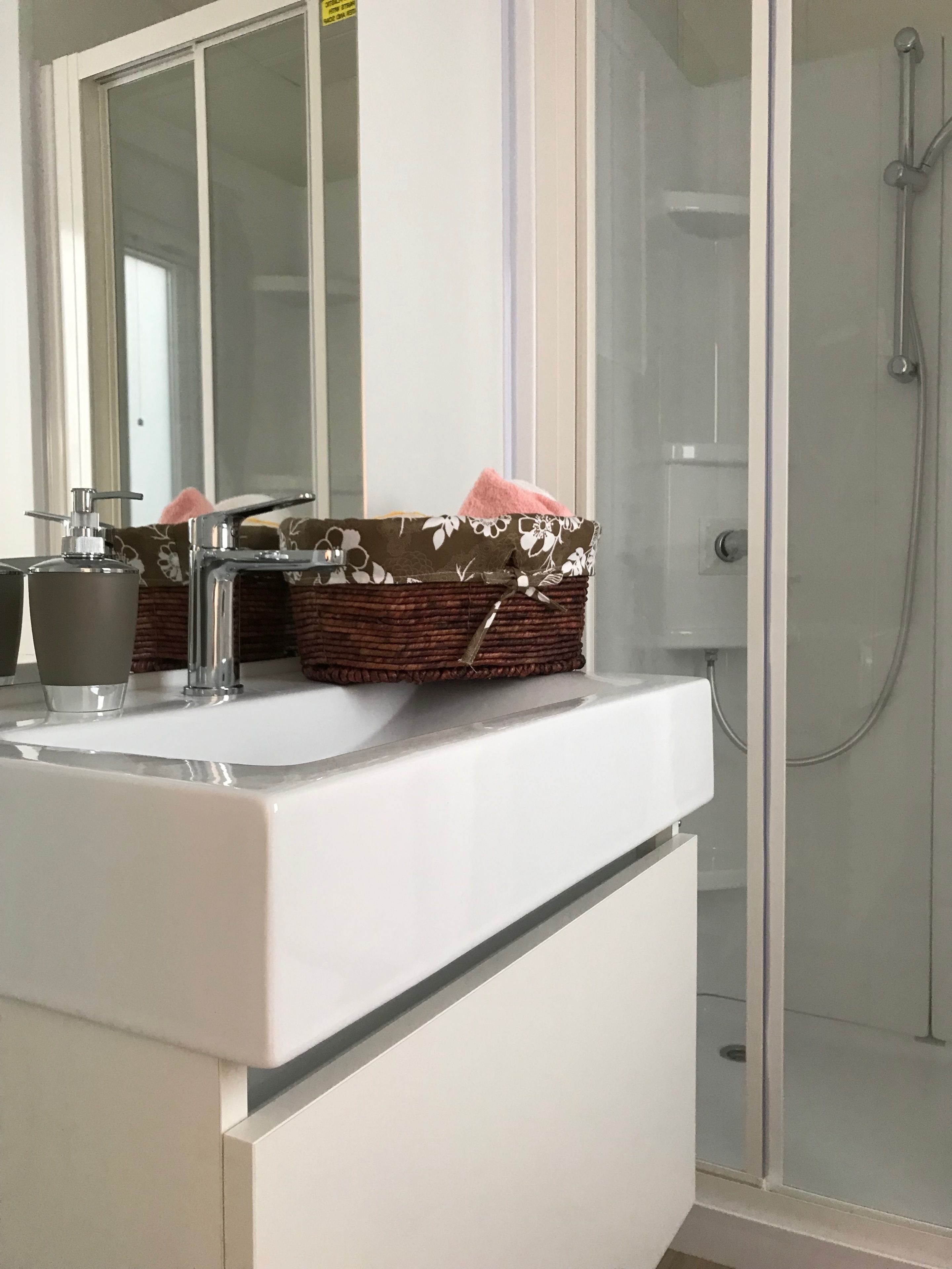 Husvogn (Casa Mobile (2 adulti)) | Bad | Dusj, hårføner, håndklær og såpe