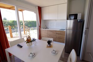 Mobile Home Deluxe, 1 très grand lit | Cuisine privée