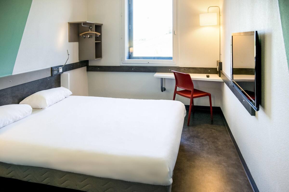 Habitación doble | Ropa de cama de alta calidad, escritorio, sistema de insonorización