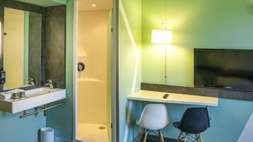 Triple Room, 1 Double Bed +1 Bunk bed | Premium bedding, desk, soundproofing, free cots/infant beds