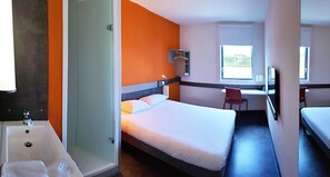 Double Room | Premium bedding, desk, soundproofing, free cribs/infant beds