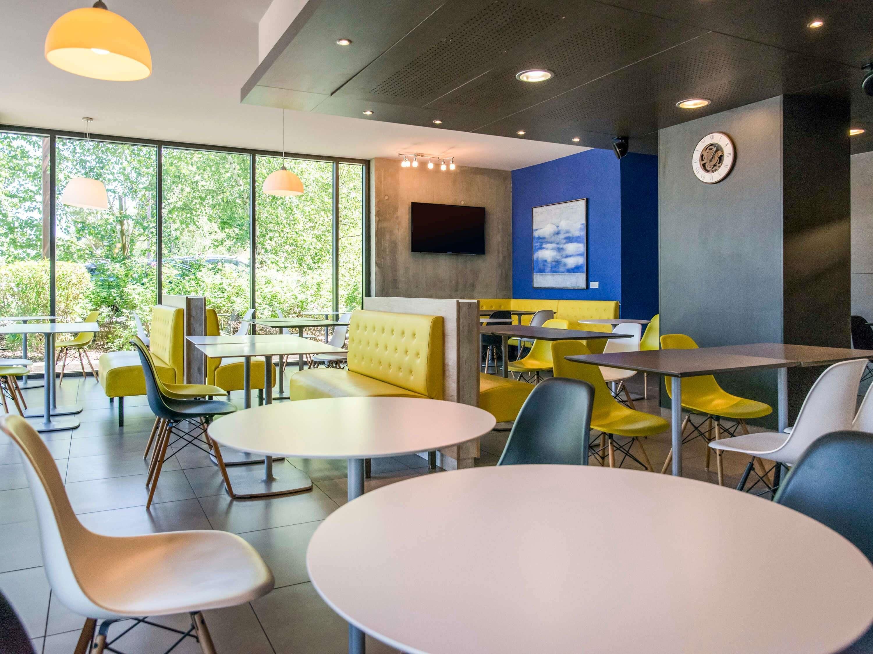 Daily buffet breakfast (EUR 9.90 per person)