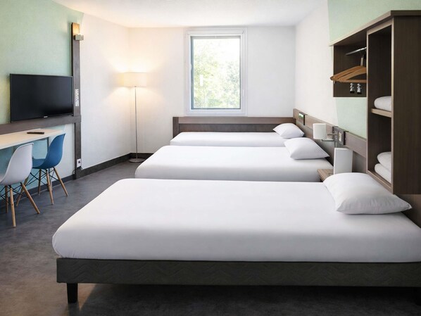 Premium bedding, desk, soundproofing, free cots/infant beds - ibis budget Archamps Porte de Genève (Archamps)