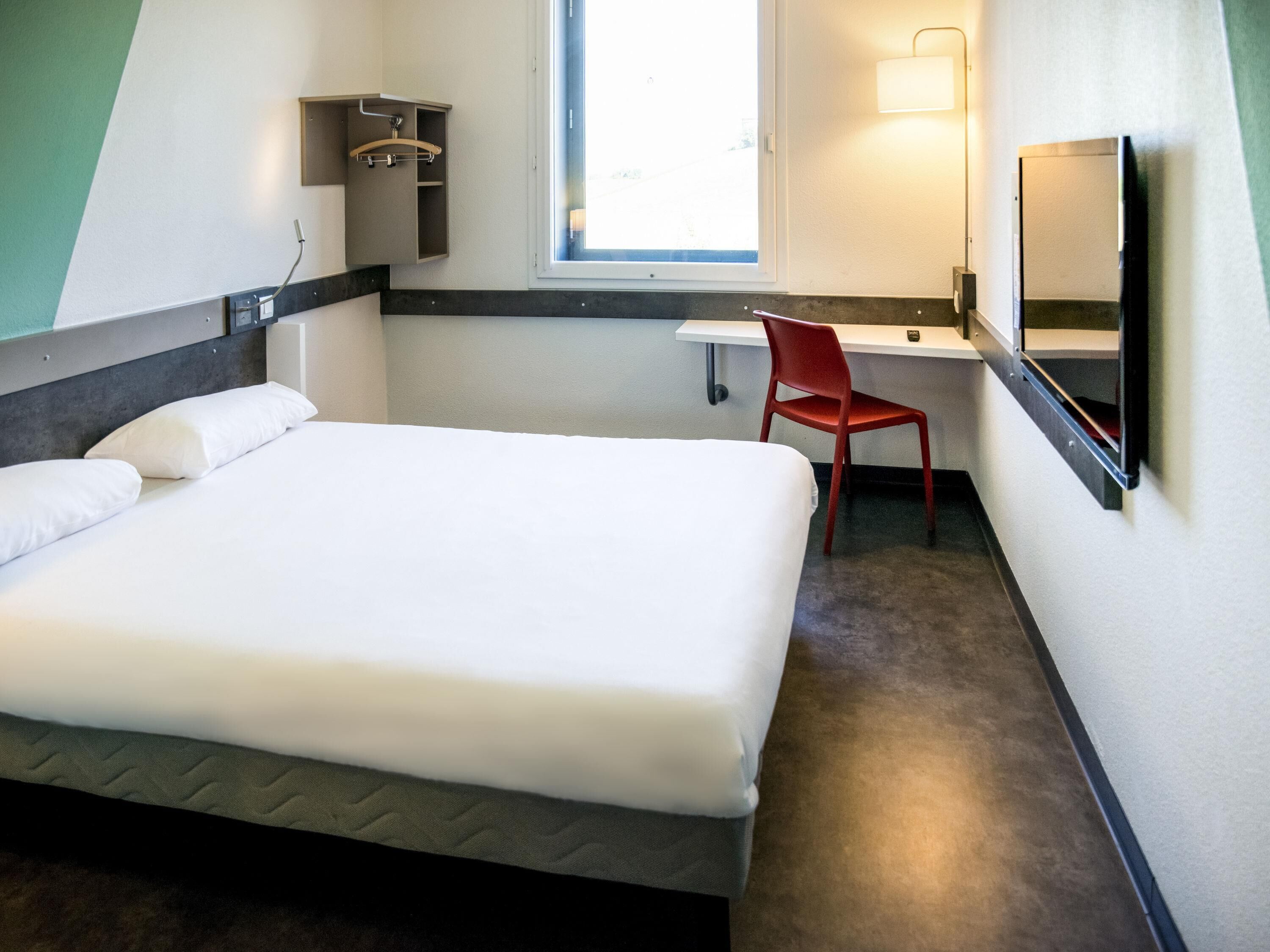 Habitación doble | Ropa de cama de alta calidad, escritorio, sistema de insonorización