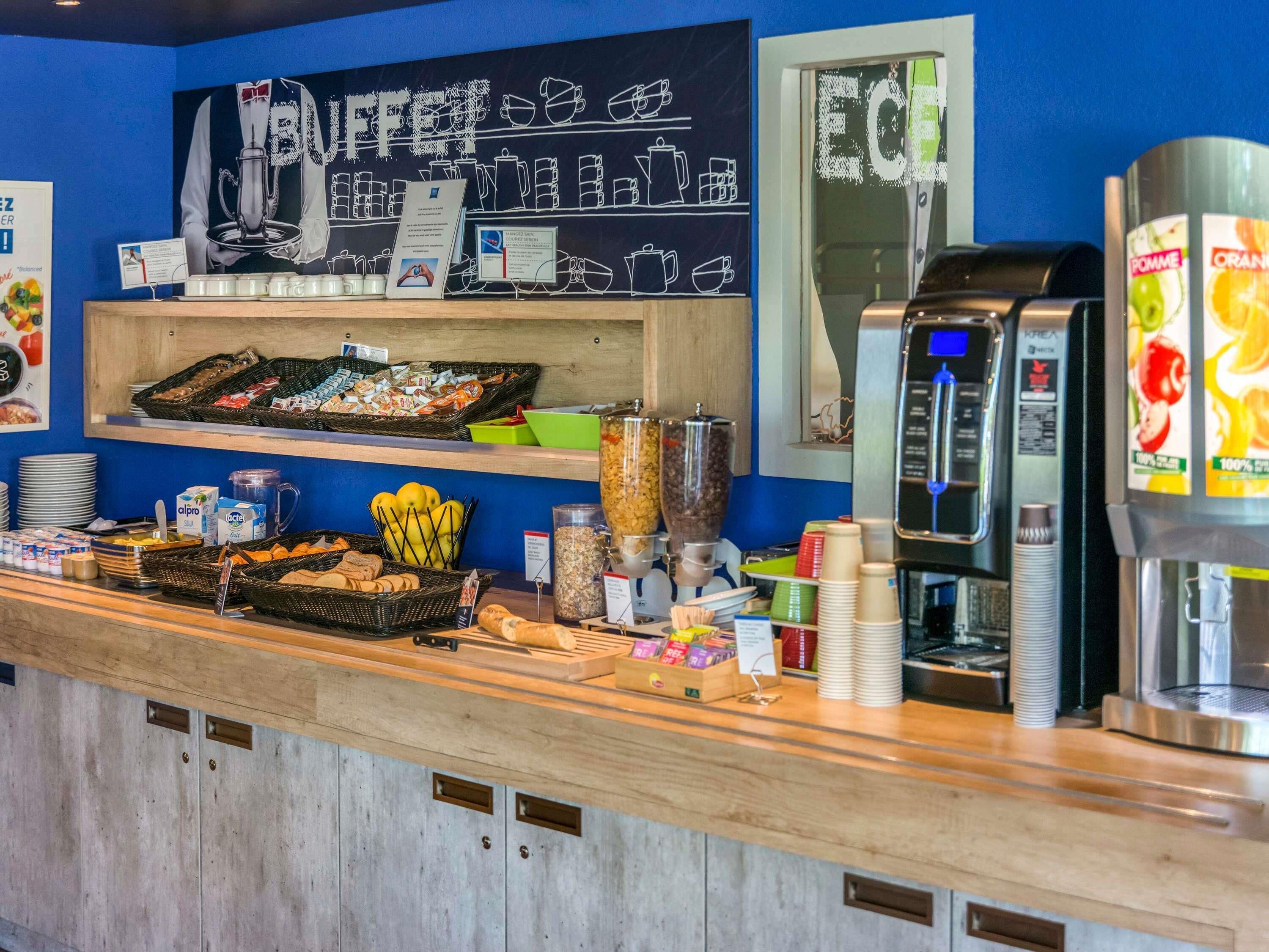 Café da manhã com buffet todos os dias (EUR 9.90 por pessoa) 