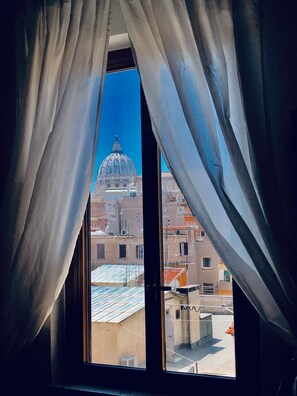 Deluxe Double or Twin Room, Private Bathroom (external) | City view - Art Atelier Vaticano (Rome)