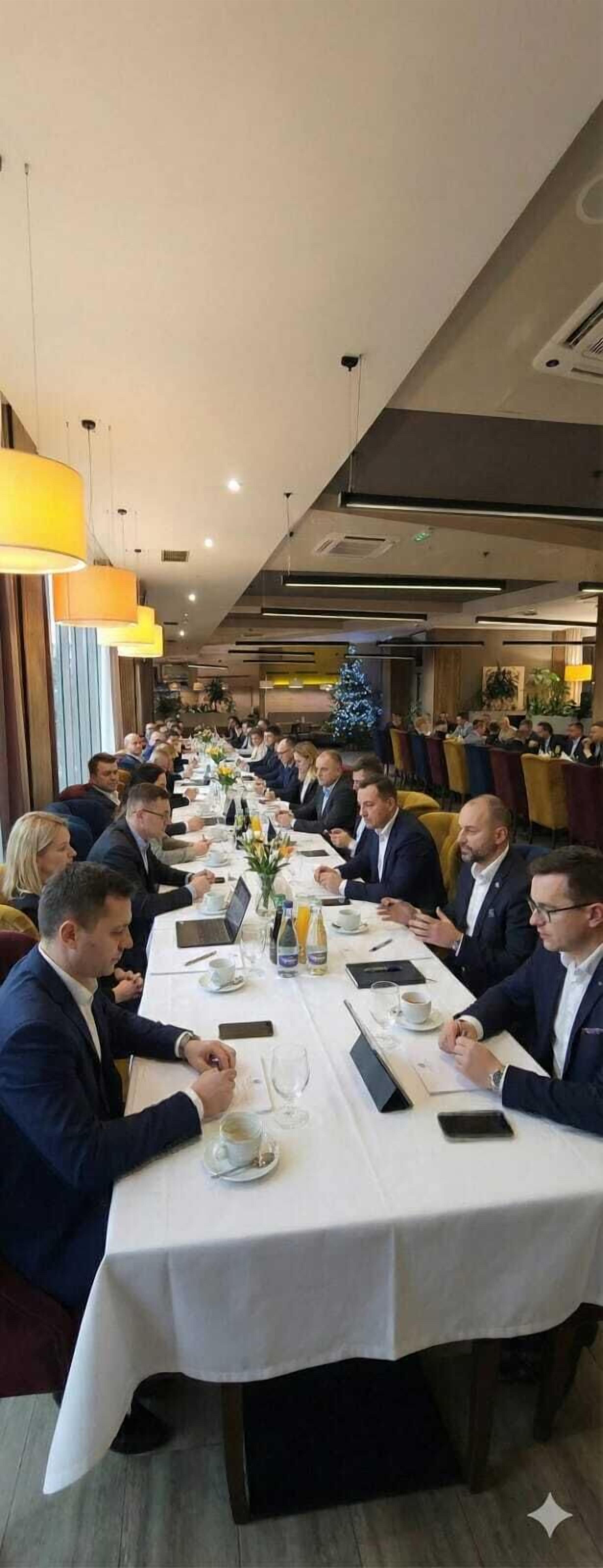 Aperto a colazione, pranzo e cena, cucina locale e internazionale 