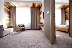 1 bedroom, in-room safe, desk, blackout curtains