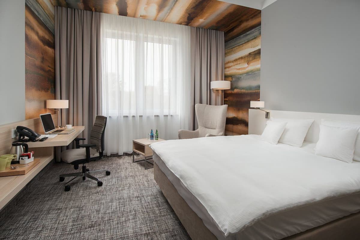 1 bedroom, in-room safe, desk, blackout curtains