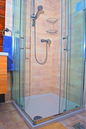 Villa, 4 Schlafzimmer, eigener Pool | Badezimmer | Haartrockner, Bidet, Handtücher, Toilettenpapier