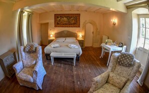 Individually decorated, individually furnished, free cots/infant beds