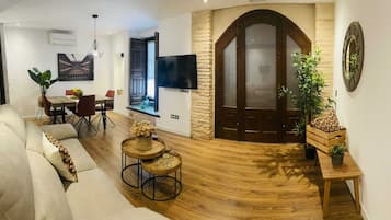 Aparta-suite El Arco | Καθιστικό | Τηλεοράσεις Smart