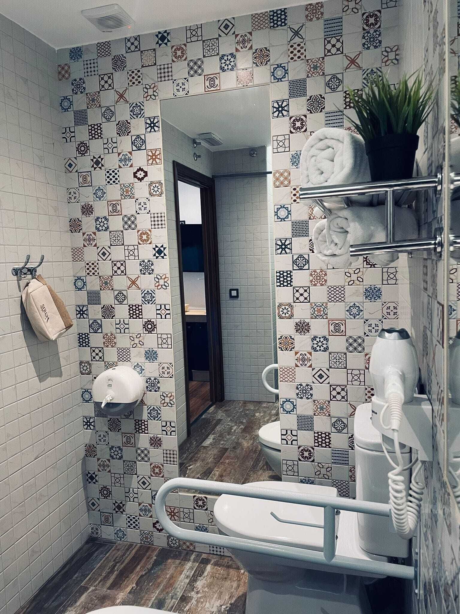 twin room, accessible | 1 bedroom, minibar, soundproofing, cots/infant beds