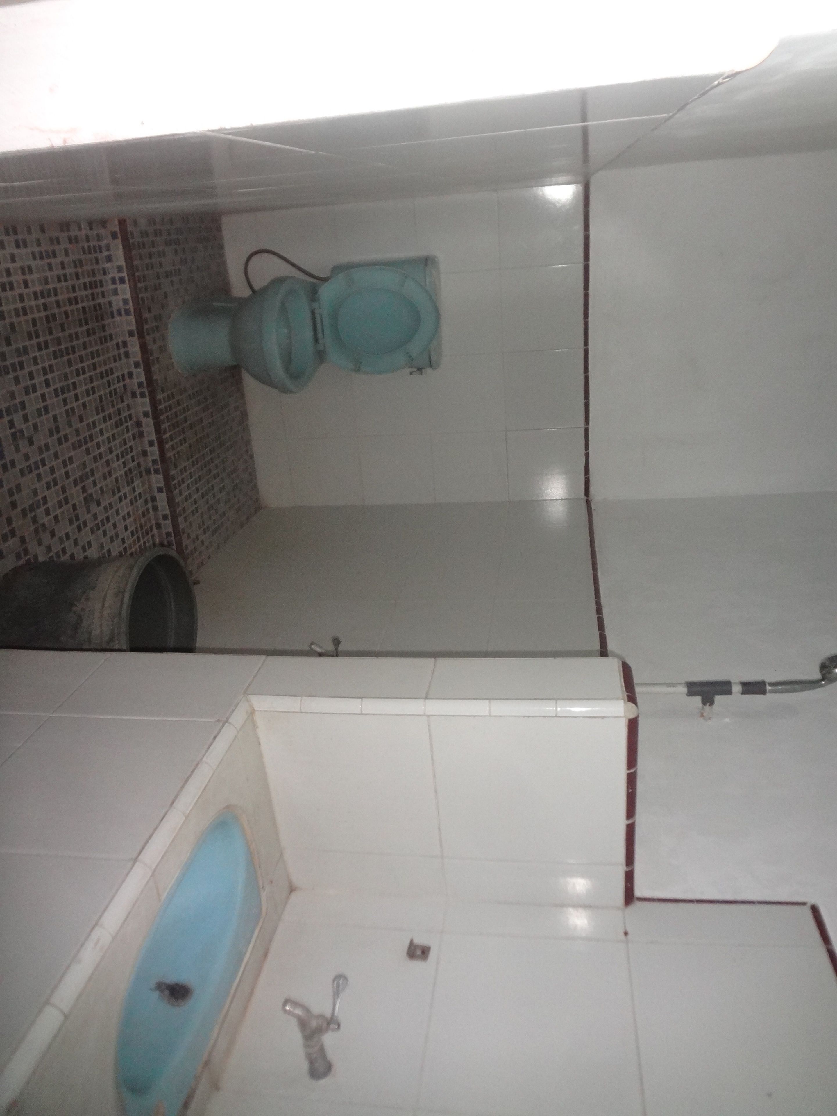 Habitación estándar con 1 cama doble o 2 individuales | Baño | Bidé, toallas y jabón
