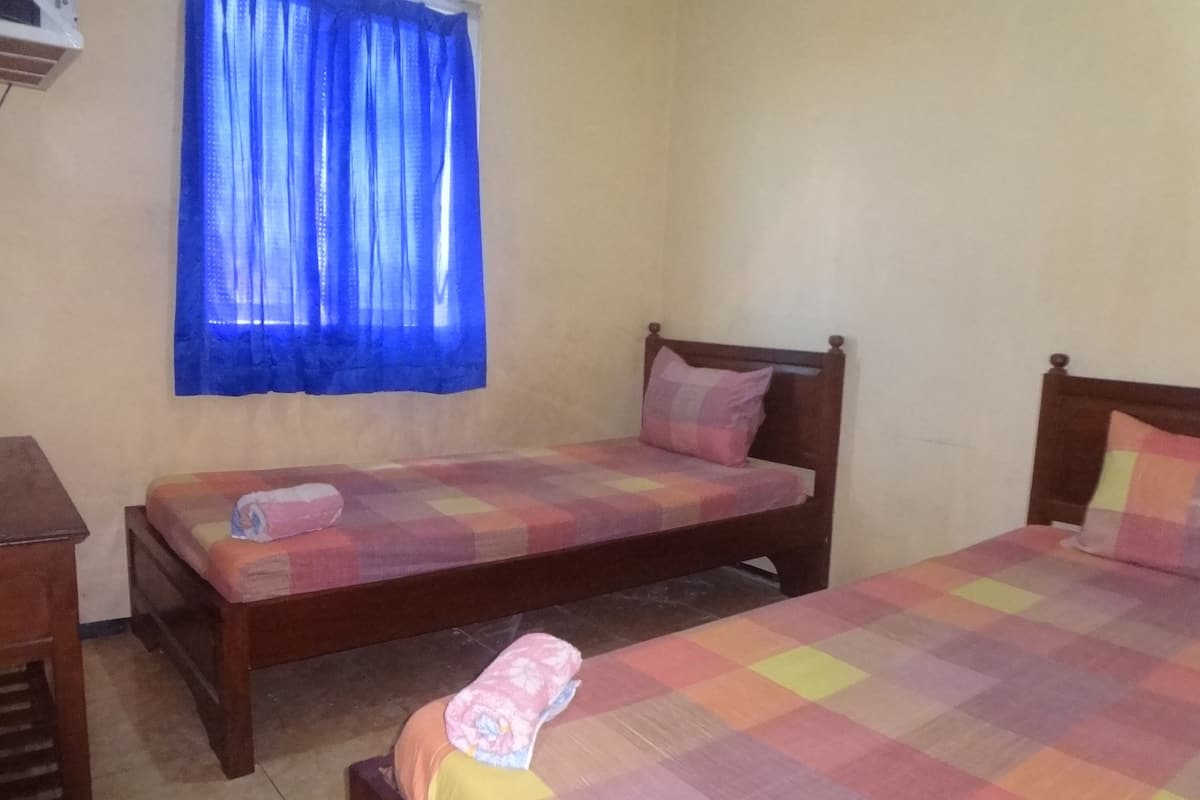 Standard Double or Twin Room | WiFi (free), individually decorated
