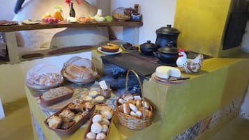 Free daily continental breakfast