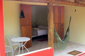 Tweepersoonskamer | Een minibar, een bureau, een strijkplank/strijkijzer, gratis wifi