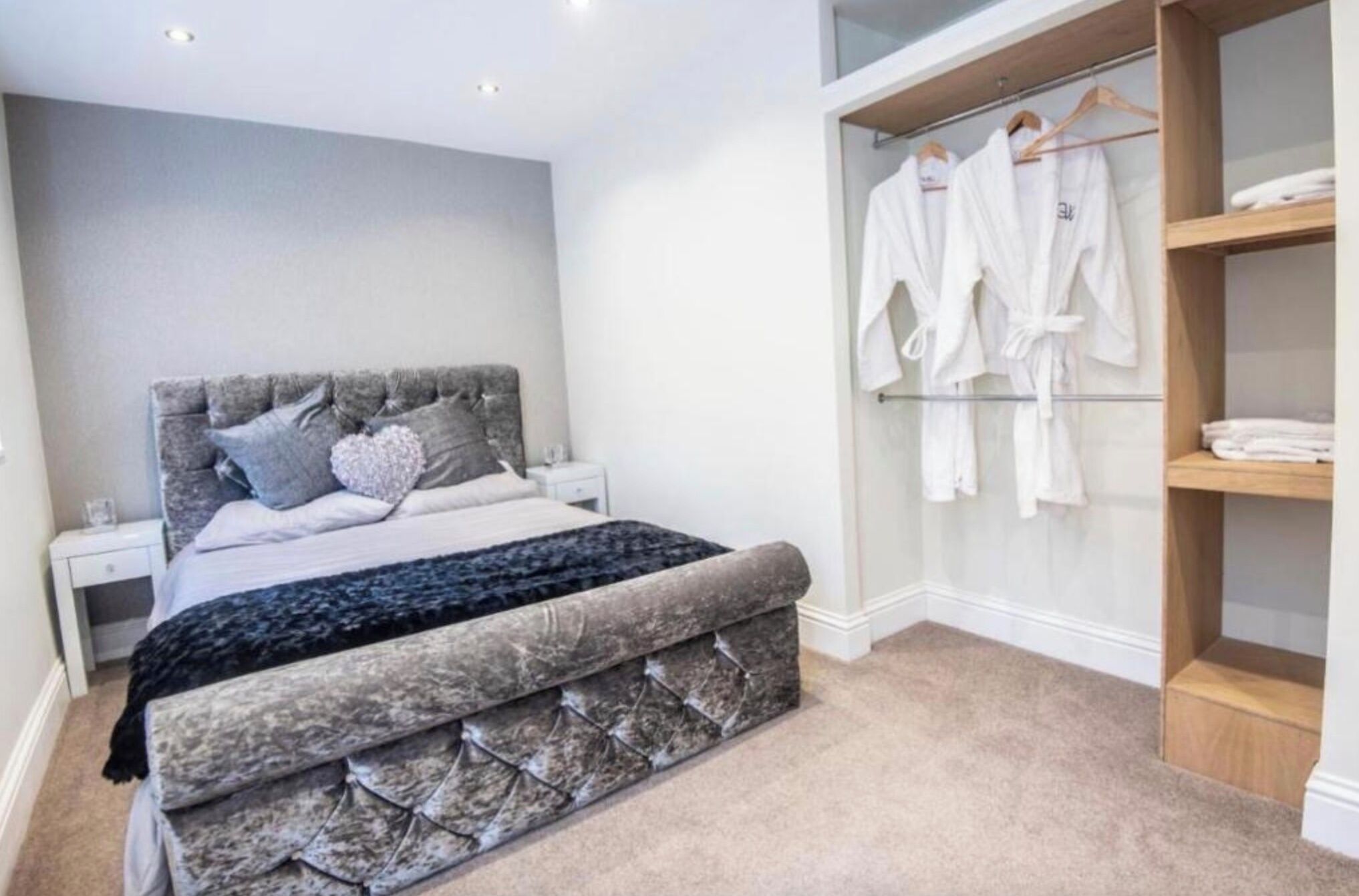 Skrivebord, skrivebord for bærbar PC, lydisolert og strykejern/-brett