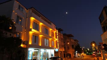 Façade de lâhĂ©bergement - soirĂ©e/nuit