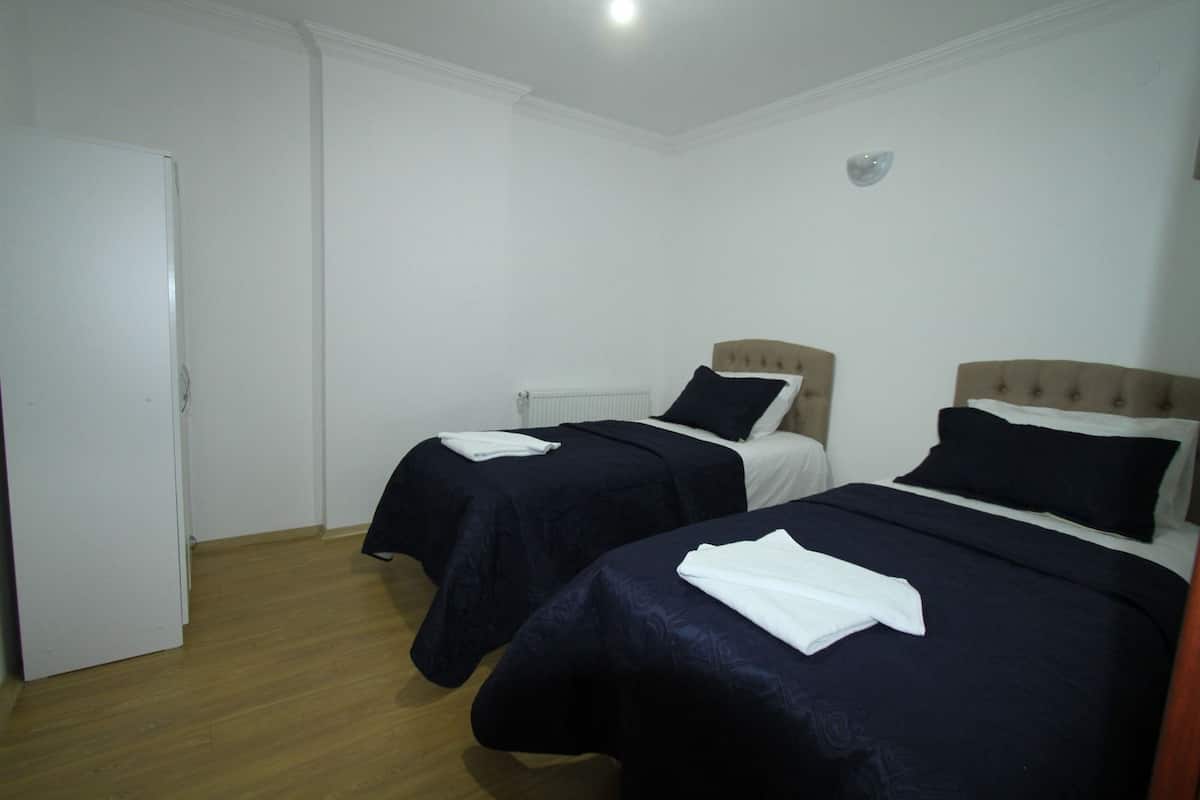 standard twin room | 1 bedroom, free minibar, soundproofing, rollaway beds